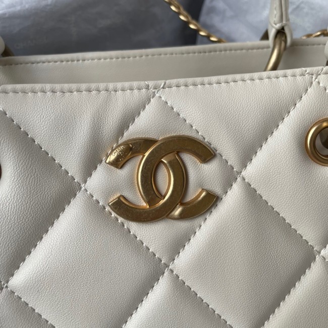 Chanel Lambskin & Gold-Tone Metal Shoulder Bag YO1864 white