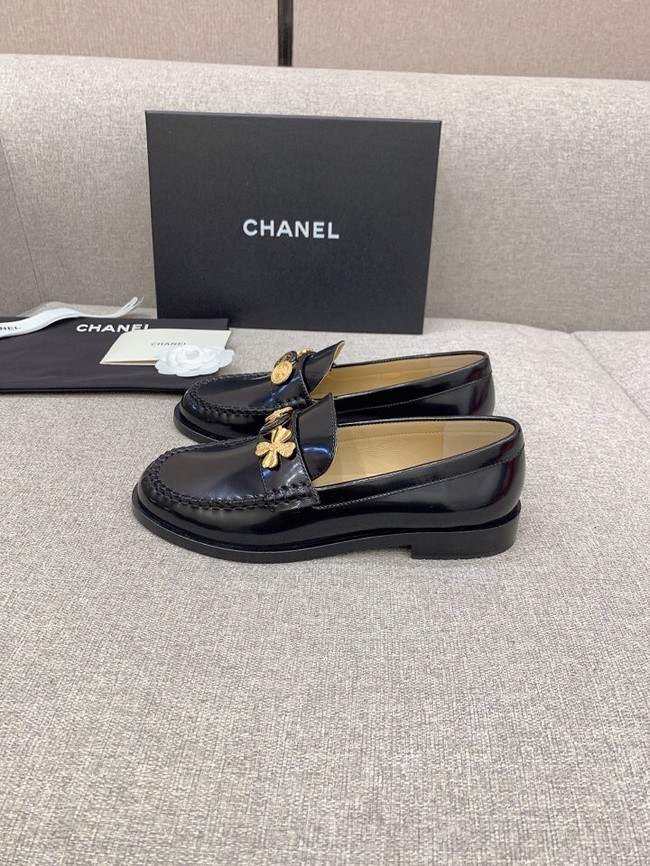 Chanel Womens leather lug sole loafer 93266-3