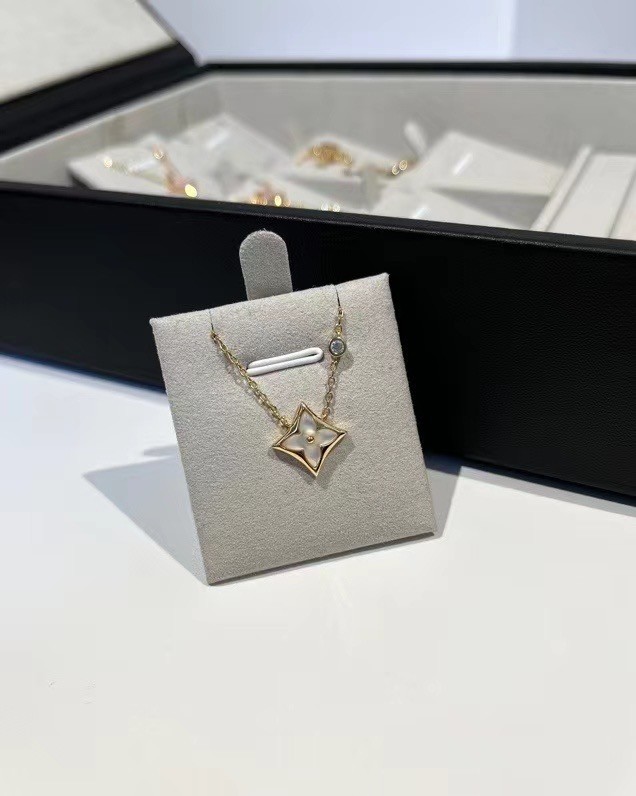 Louis Vuitton Necklace CE11591