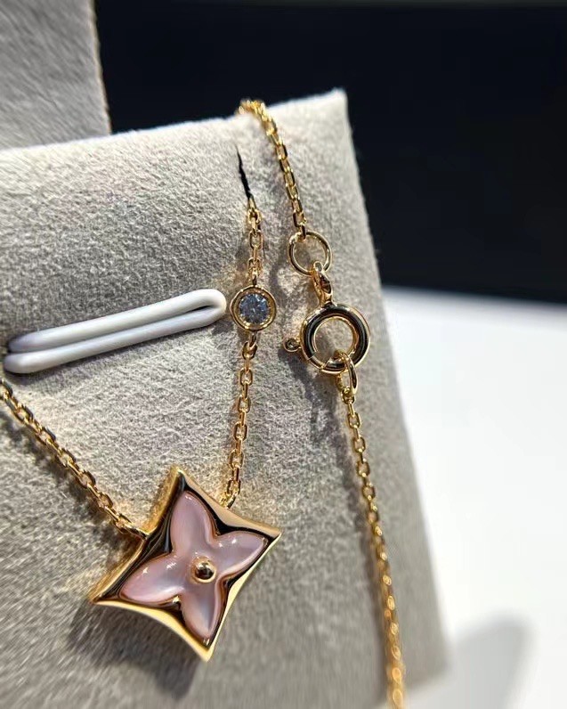 Louis Vuitton Necklace CE11592