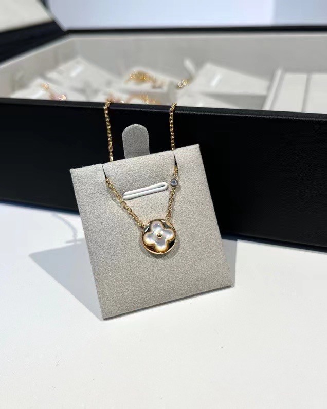 Louis Vuitton Necklace CE11593