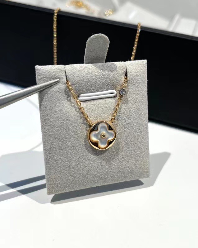 Louis Vuitton Necklace CE11593