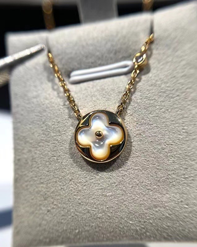 Louis Vuitton Necklace CE11593