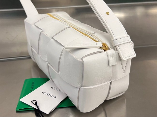 Bottega Veneta Brick Cassette 709360 white