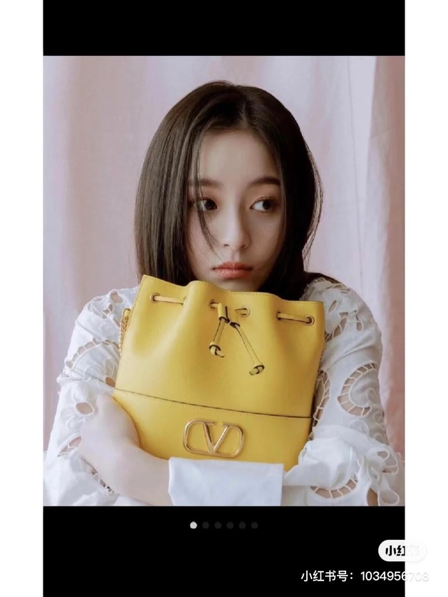 VALENTINO VLOGO SIGNATURE Lambskin Mini Bucket Bag FI16 yellow