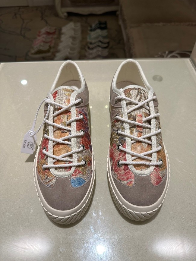 Gucci Calfskin SNEAKER 93429-4