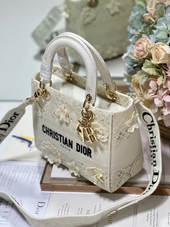 MEDIUM DIOR OR LADY D-LITE BAG M0565OIAU Latte