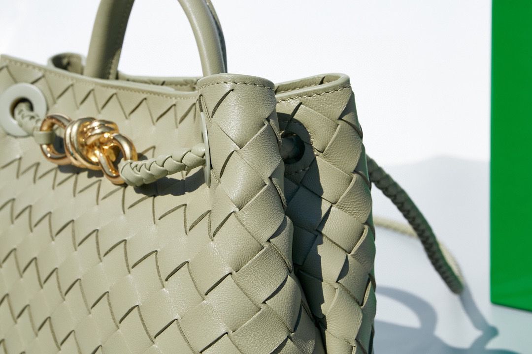 Bottega Veneta Andiamo Small Intrecciato Leather Tote 743572 Light green