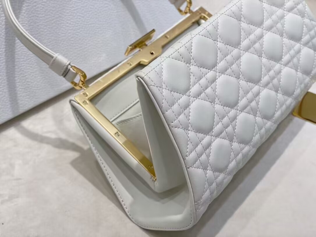 DIOR CARO COLLE NOIRE CLUTCH Cannage Lambskin C0688 white