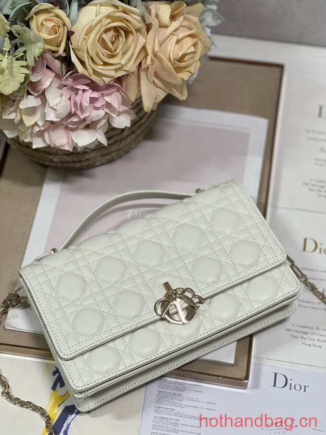 MISS DIOR TOP HANDLE BAG Latte Cannage Lambskin M0997ONG white