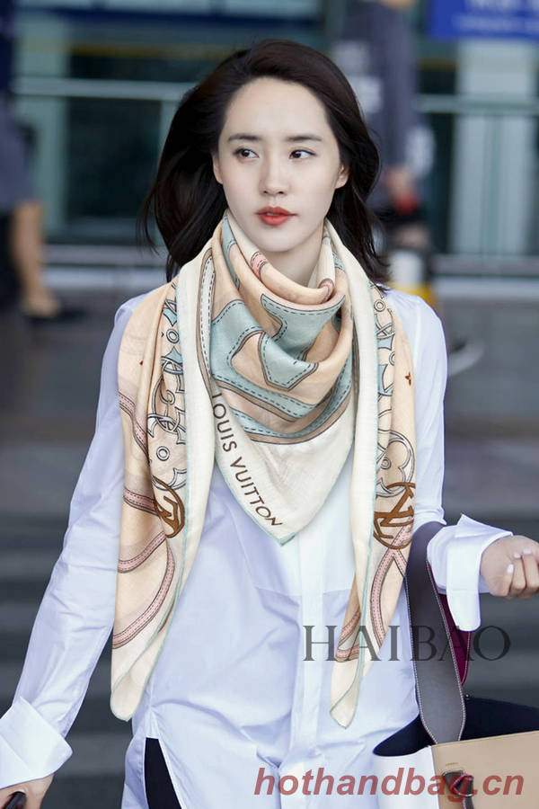 Louis Vuitton Scarf LVC00459