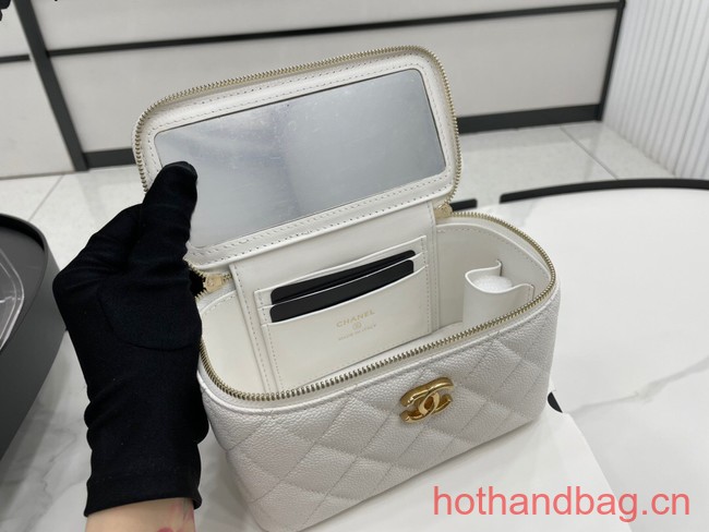 Chanel CLUTCH WITH CHAIN A68130 white