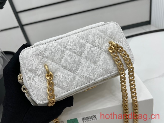 Chanel CLUTCH WITH CHAIN A68130 white