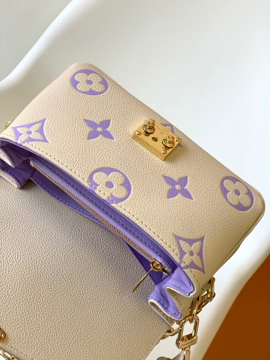 Louis vuitton Pochette Metis East West M23940 Beige