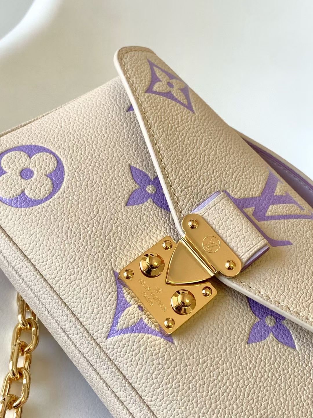 Louis vuitton Pochette Metis East West M23940 Beige