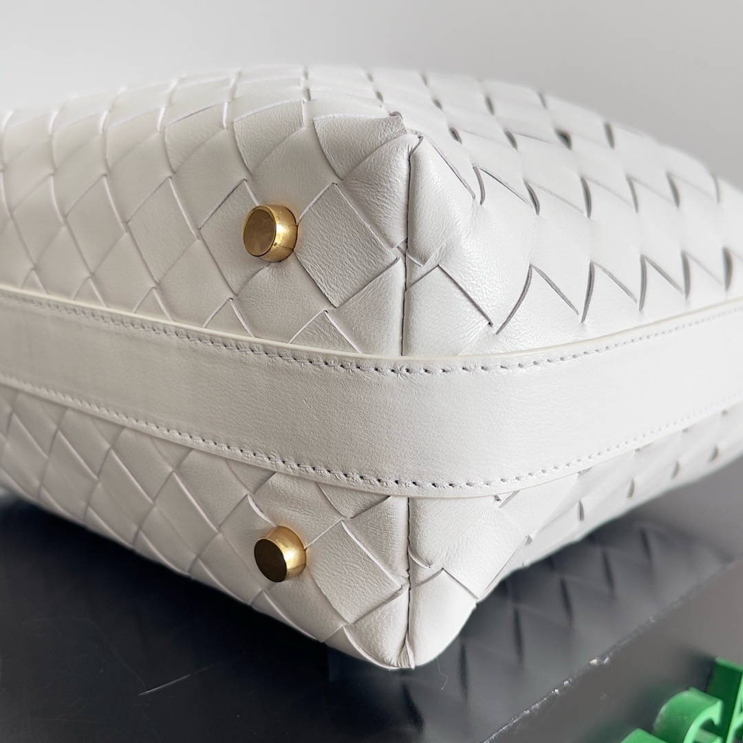 Bottega Veneta Mini Wallace 754443 white&Love