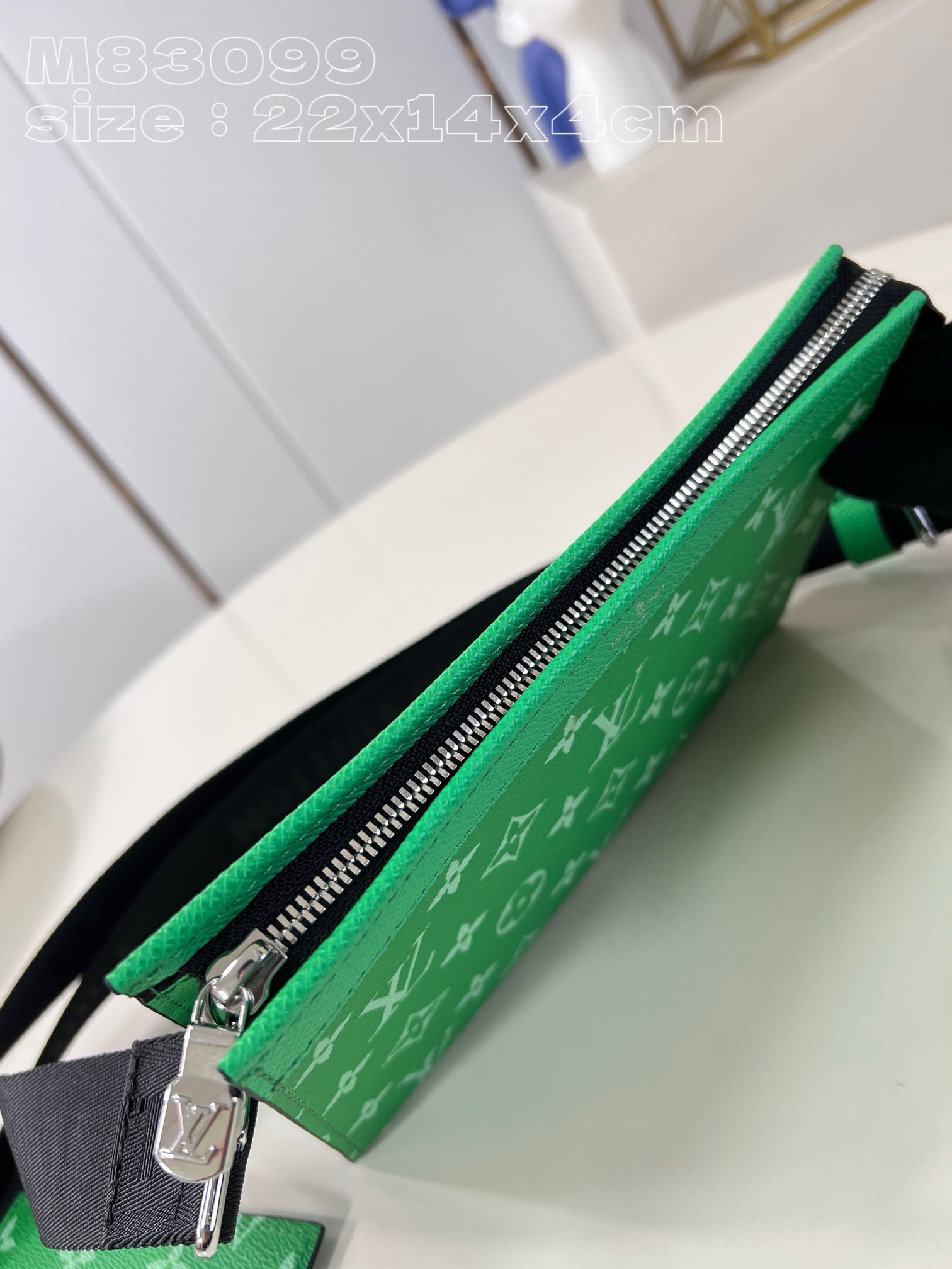 Louis Vuitton Gaston Wearable Wallet M83099 GREEN