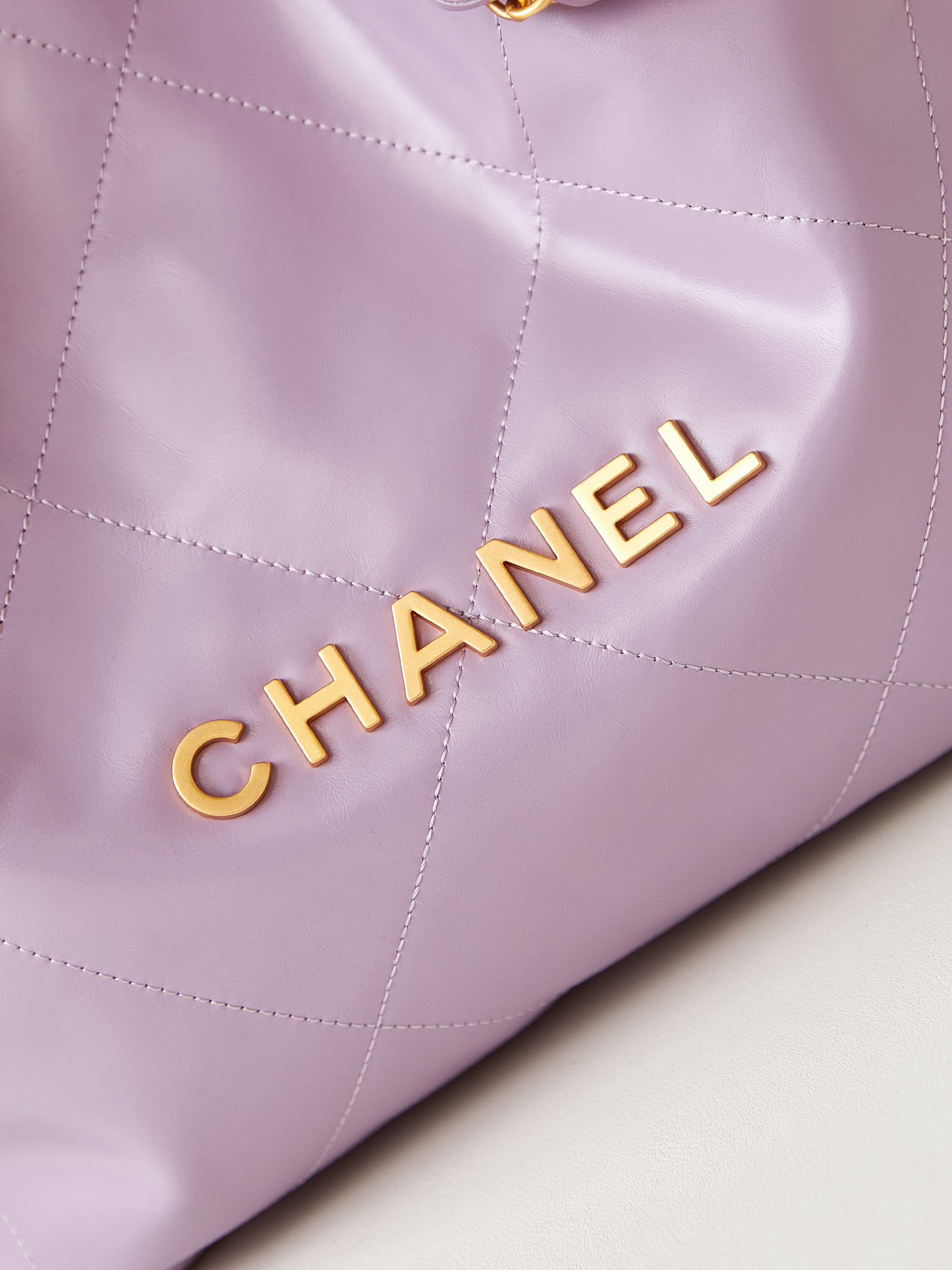 CHANEL 22 SMALL HANDBAG AS3260 light Purple