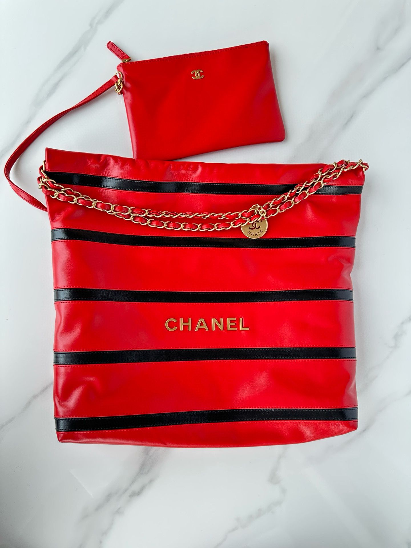 CHANEL 22 HANDBAG Calfskin & Gold-Tone Metal AS3261 Red&Black