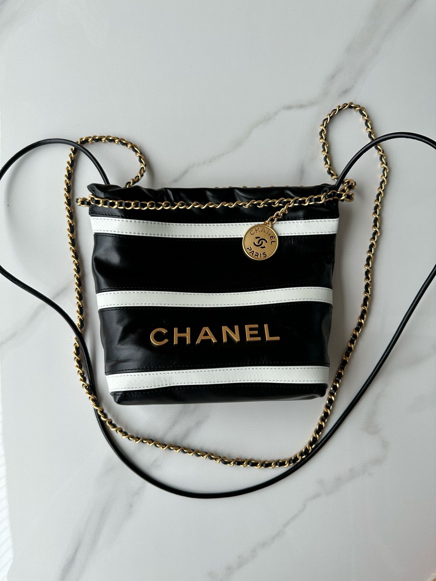 CHANEL 22 HANDBAG Calfskin & Gold-Tone Metal AS3980 Black