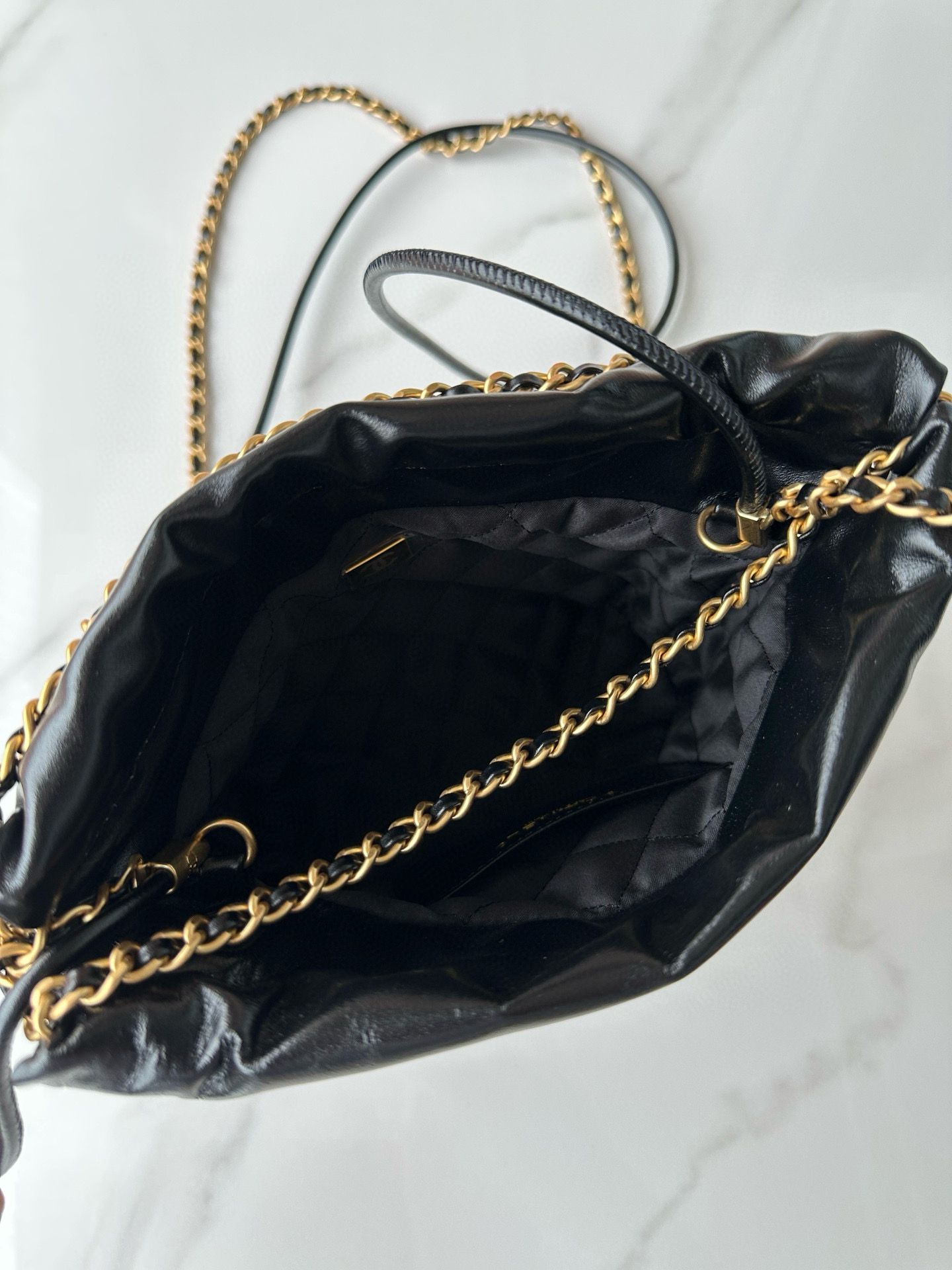 CHANEL 22 HANDBAG Calfskin & Gold-Tone Metal AS3980 Black