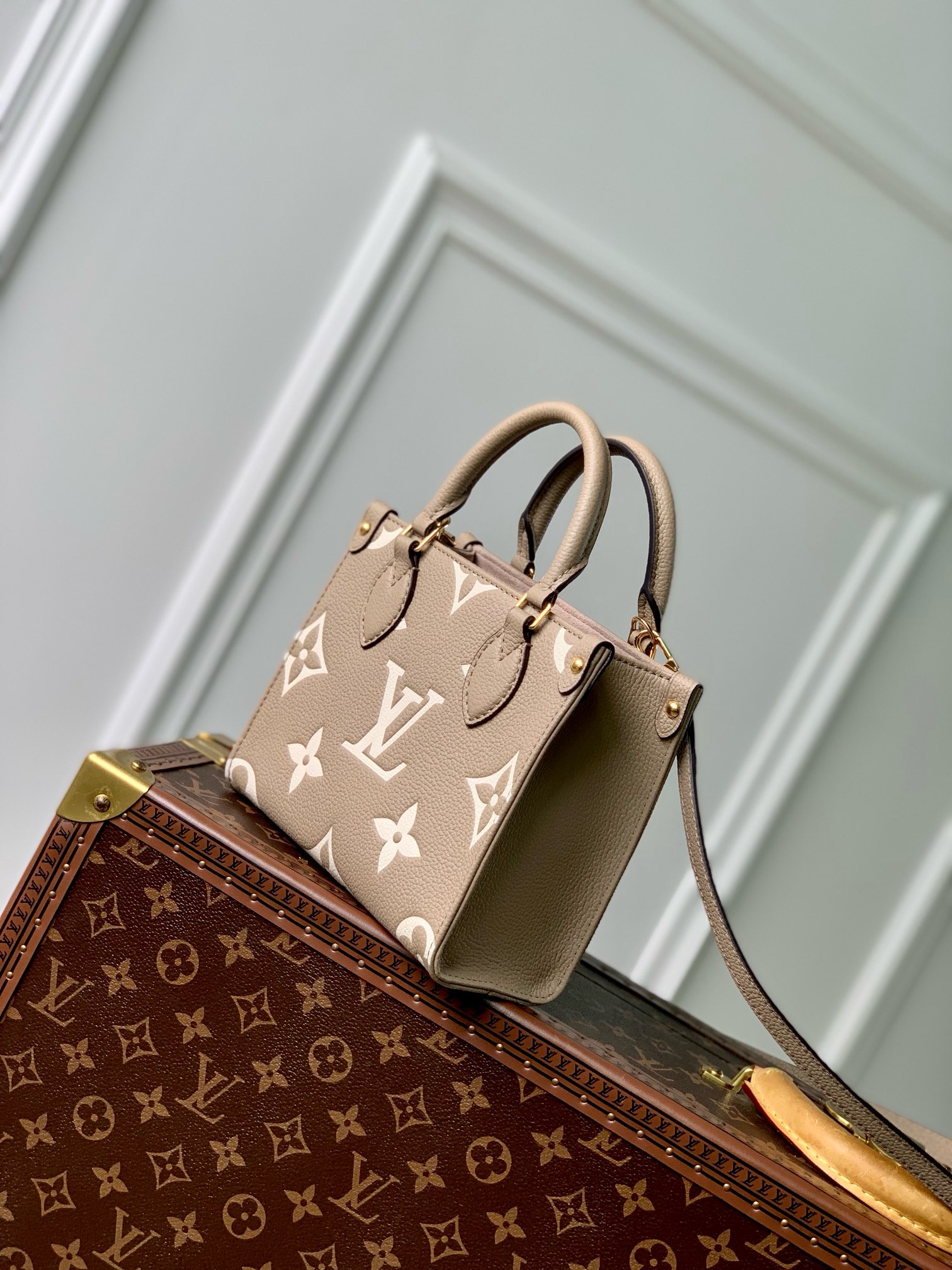 Louis Vuitton OnTheGo BB M46993 Dove Gray&Cream