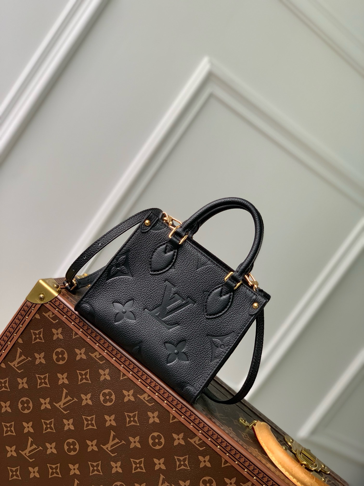 Louis Vuitton OnTheGo BB M46993 black