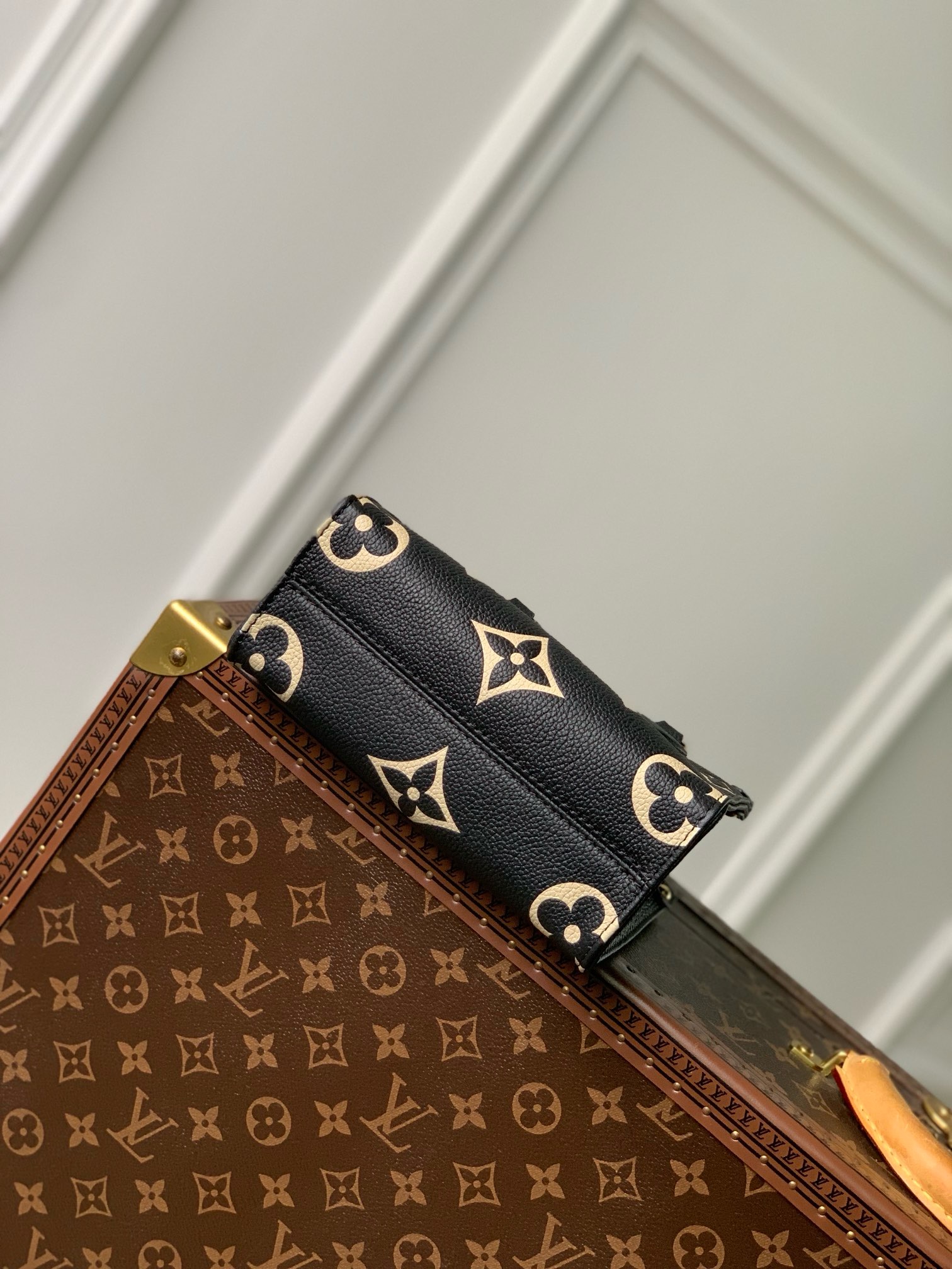 Louis Vuitton OnTheGo BB M47054 black&Cream