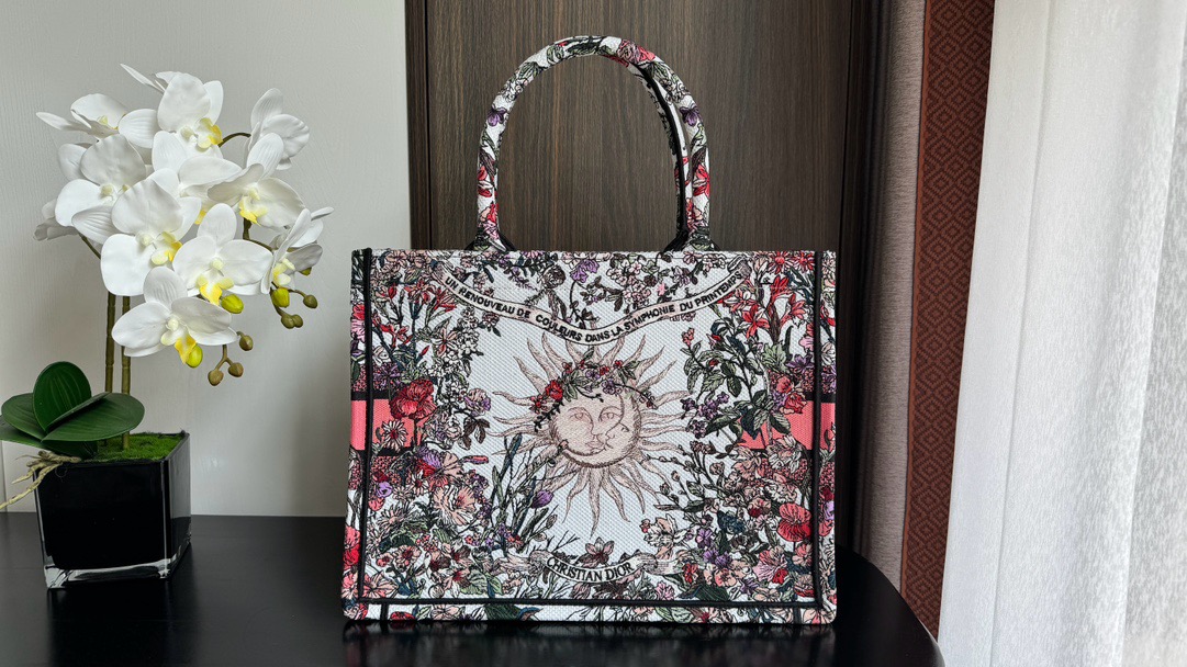 Medium Dior Book Tote Ecru Multicolor Dior 4 Saisons Hiver Soleil Embroidery M1296ZEB