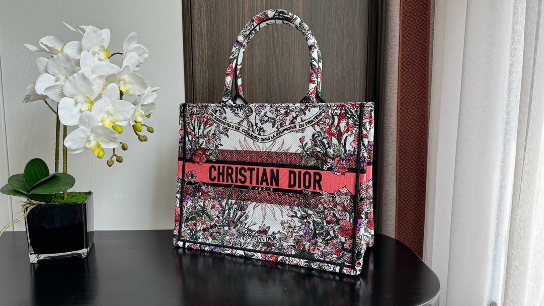 Medium Dior Book Tote Ecru Multicolor Dior 4 Saisons Hiver Soleil Embroidery M1296ZEB