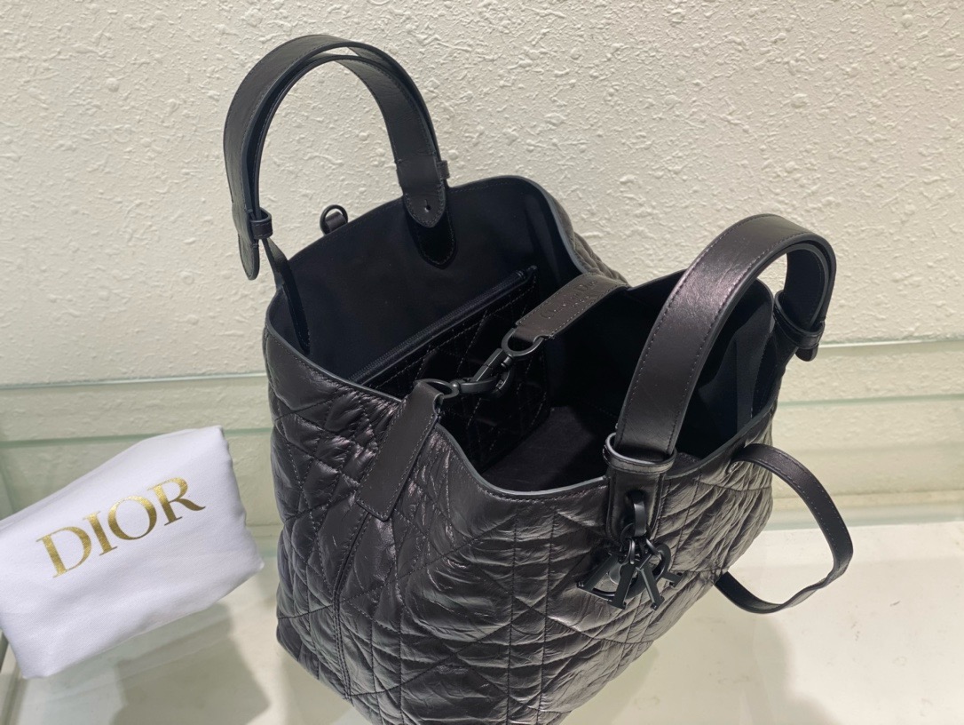 Medium Dior Toujours Bag Black Macrocannage Crinkled Calfskin M2821SNI