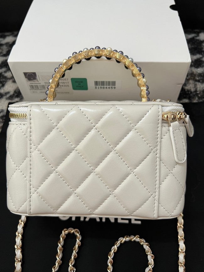 CHANEL CLUTCH WITH CHAIN AP3768 white