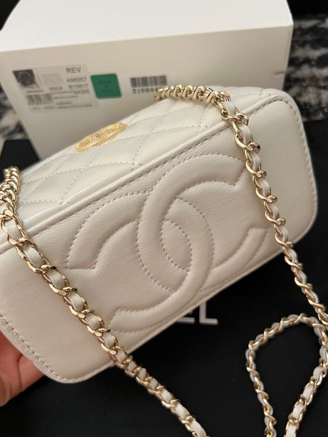 CHANEL CLUTCH WITH CHAIN AP3768 white