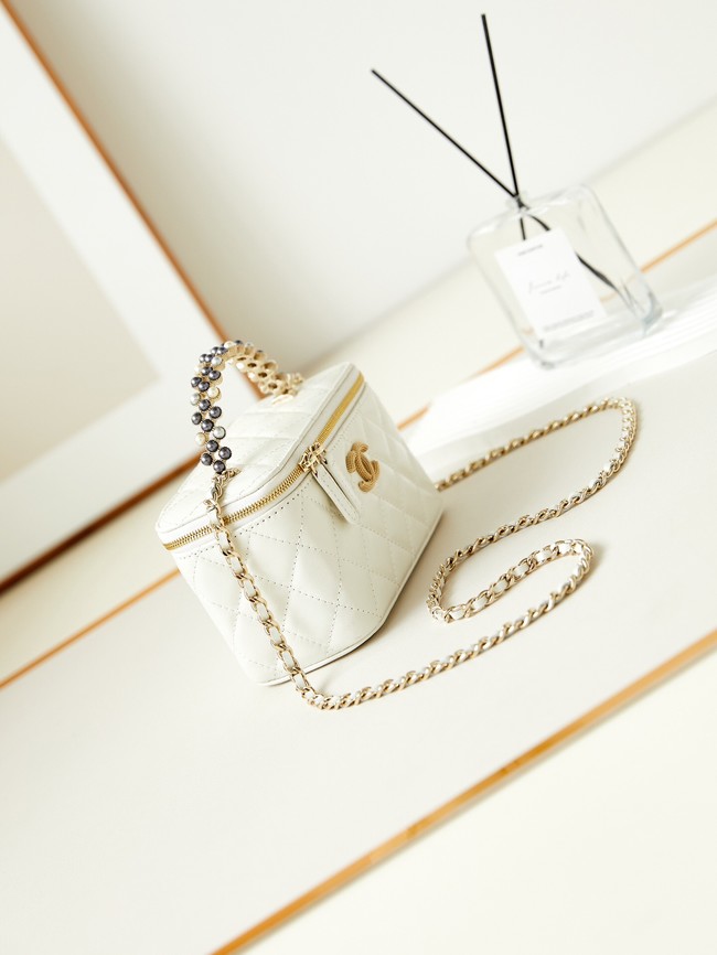 CHANEL MINI CLUTCH WITH CHAIN AP3804 WHITE