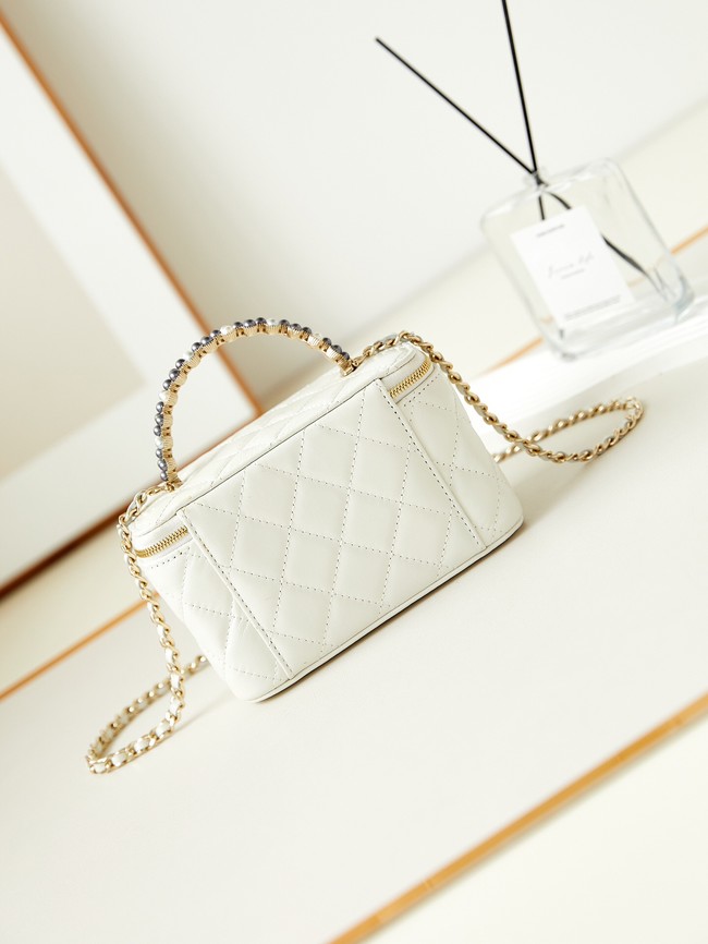 CHANEL MINI CLUTCH WITH CHAIN AP3804 WHITE