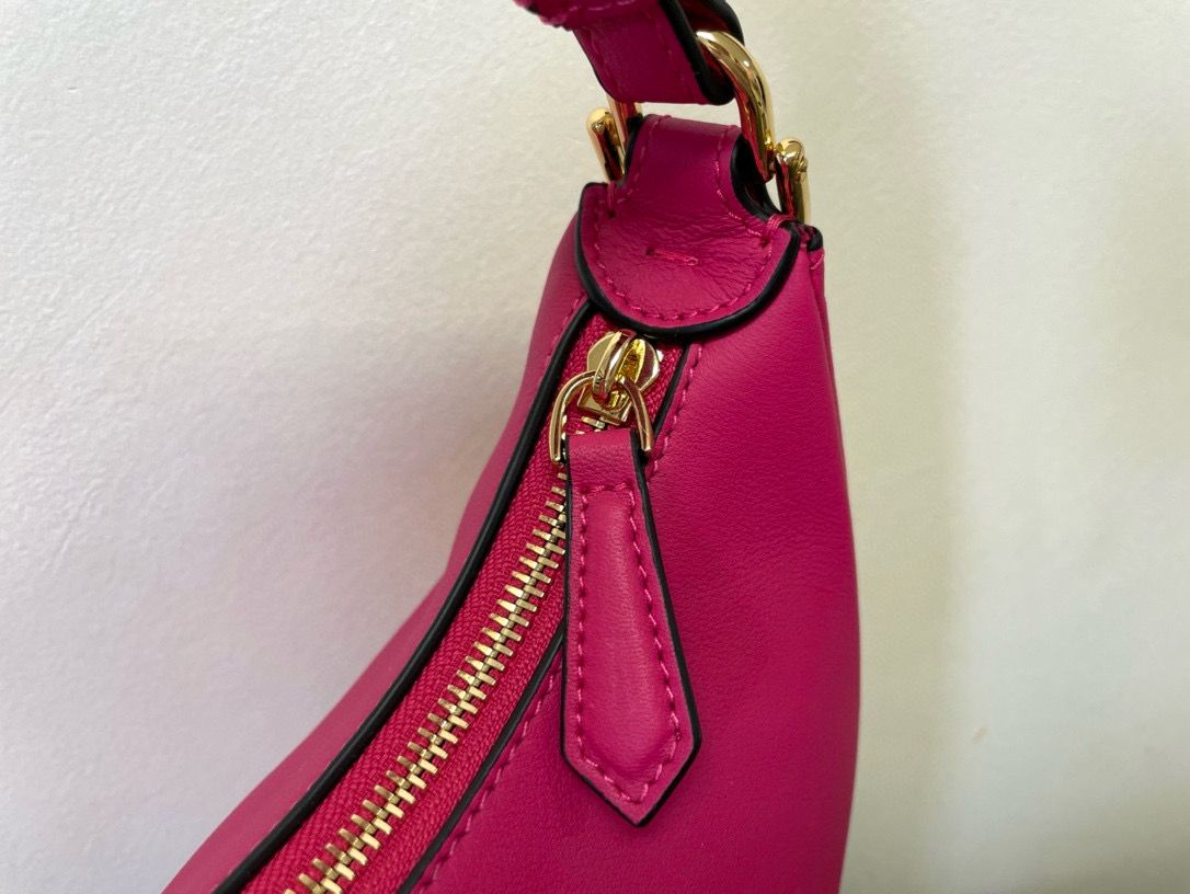 Fendi Fendigraphy Small Fuchsia leather bag 7AS089A