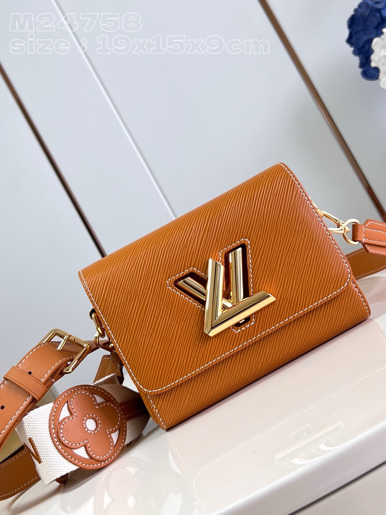 Louis Vuitton Twist PM M24758 Gold