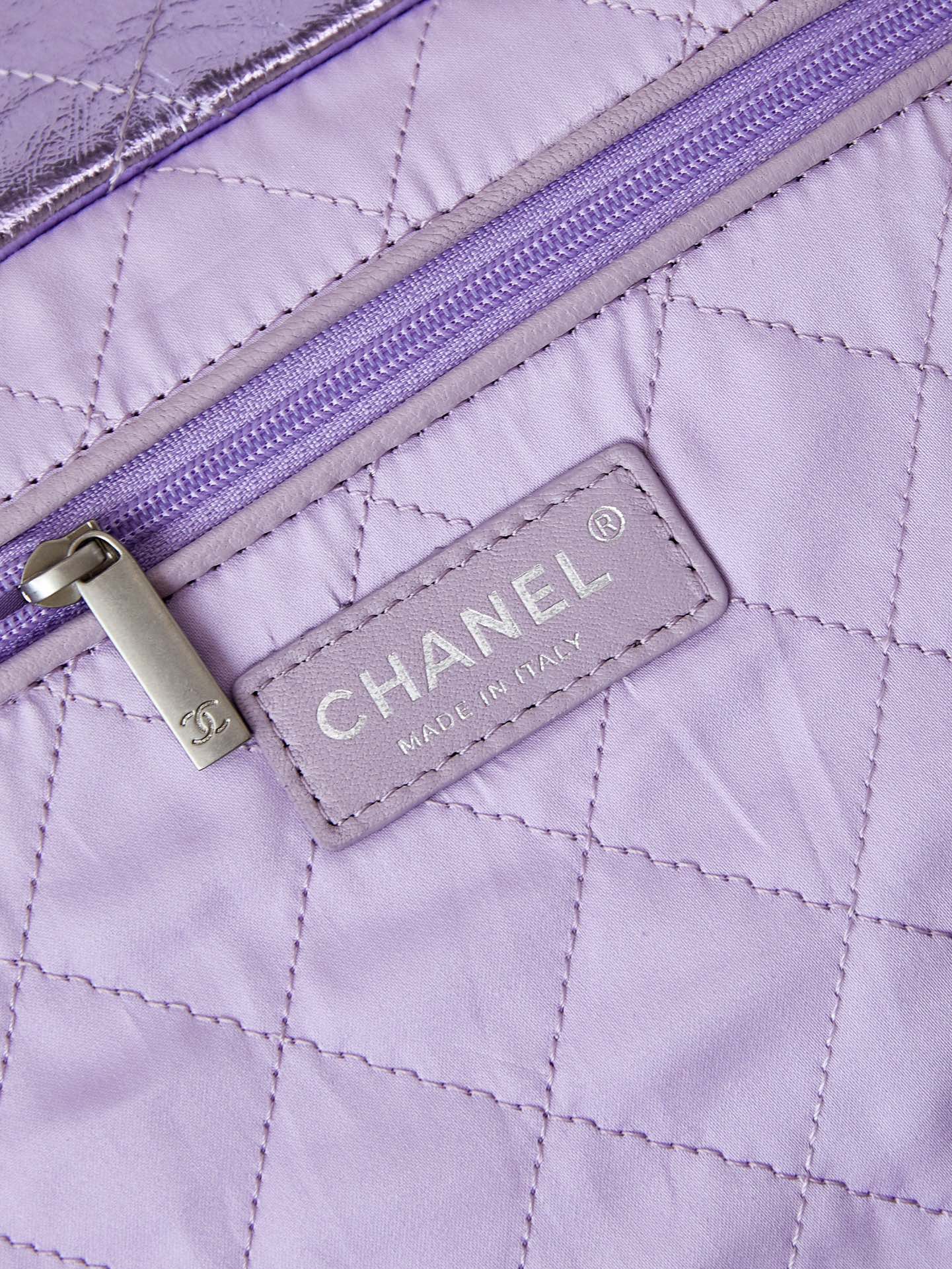 CHANEL 22 HANDBAG AS3261 Pearlescent Purple