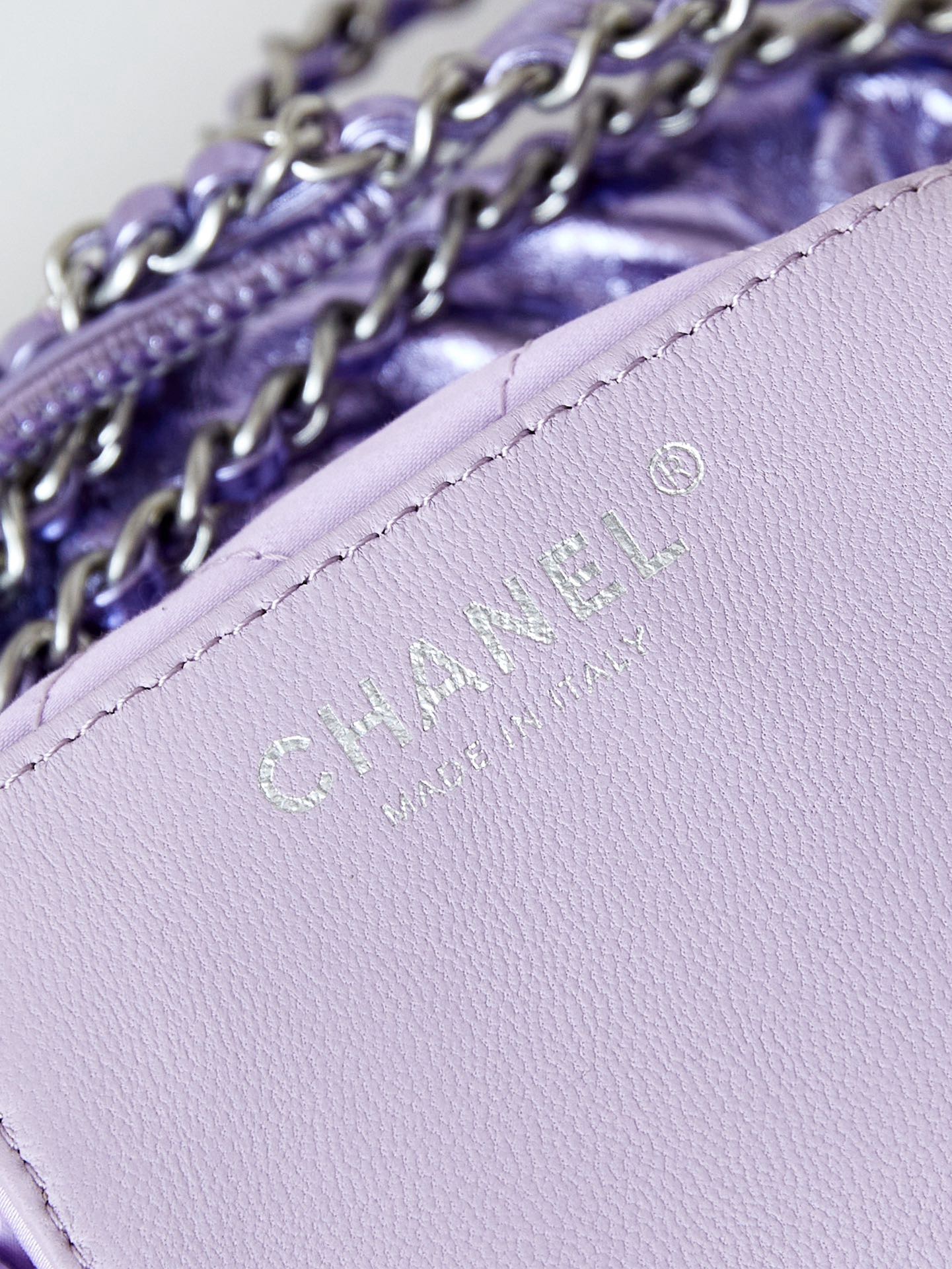 CHANEL 22 MINI HANDBAG AS3980 Pearlescent Purple