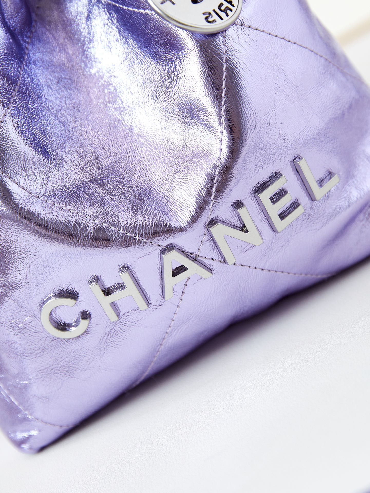 CHANEL 22 MINI HANDBAG AS3980 Pearlescent Purple