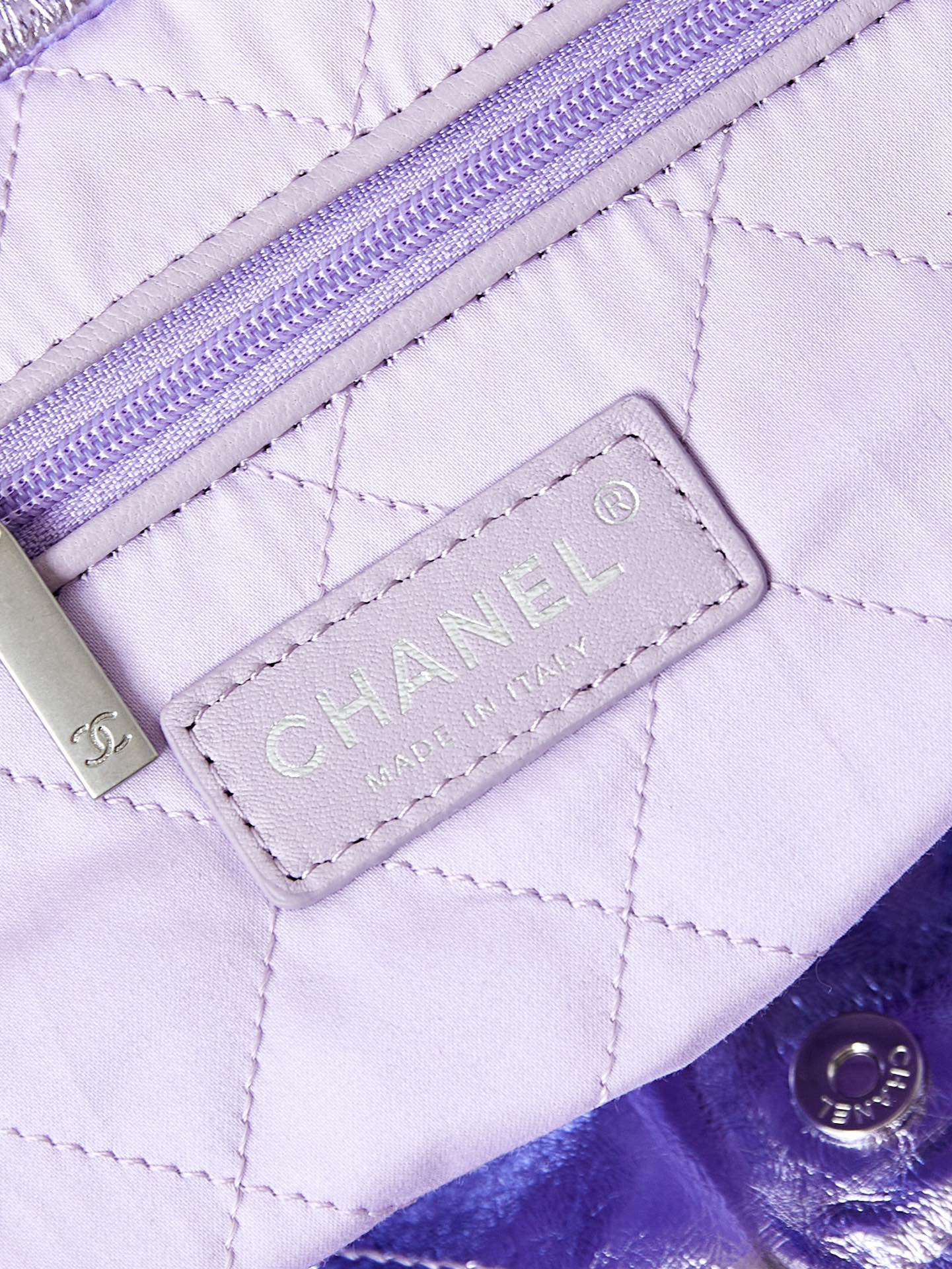 CHANEL 22 SMALL HANDBAG AS3260 Pearlescent Purple