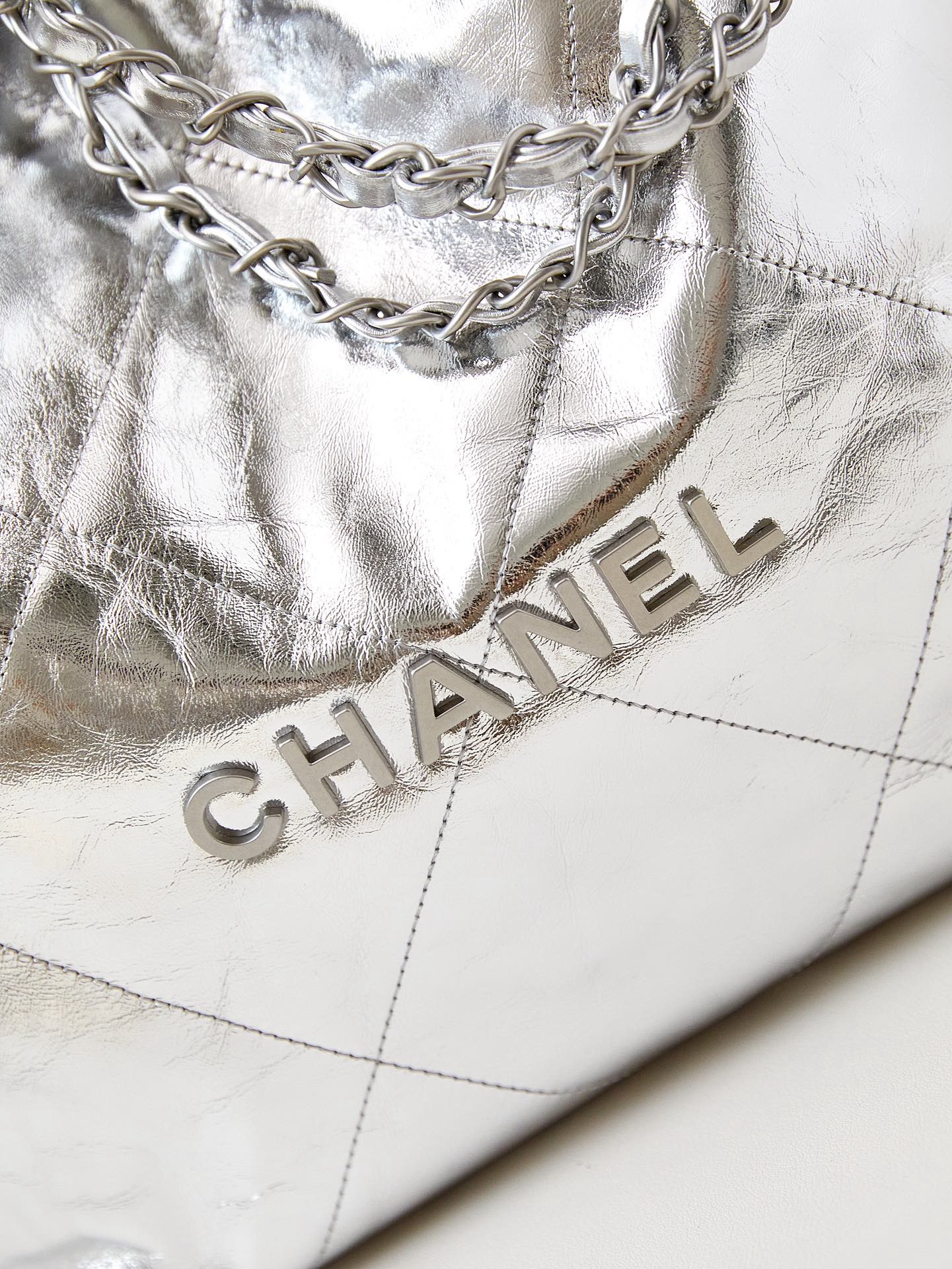 CHANEL 22 SMALL HANDBAG AS3260 Silver