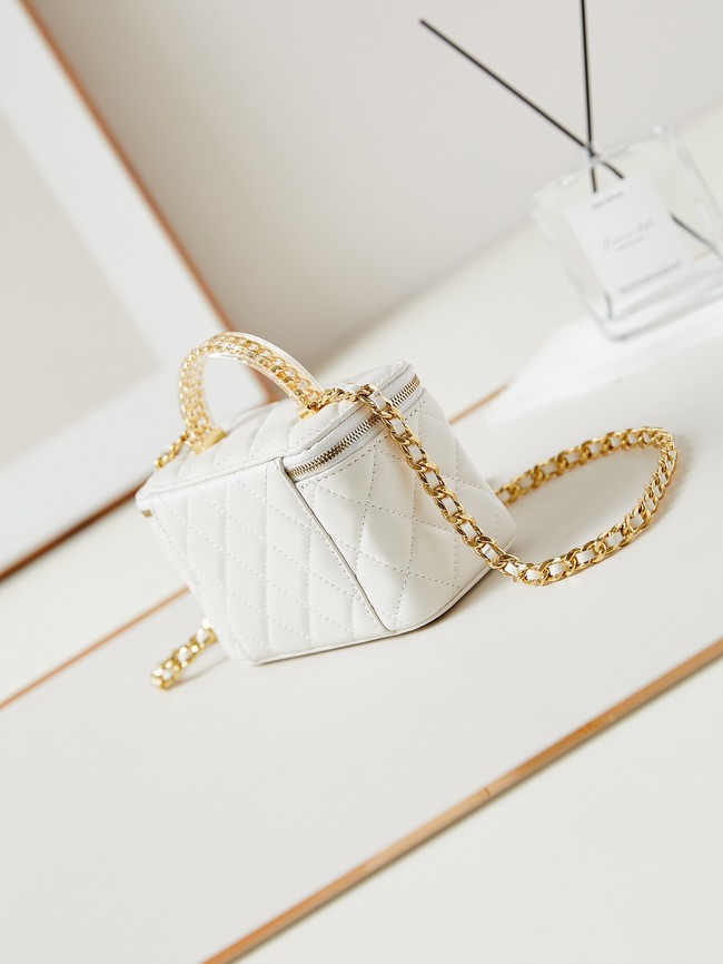 CHANEL MINI CLUTCH WITH TOP HANDLE AP3820 white