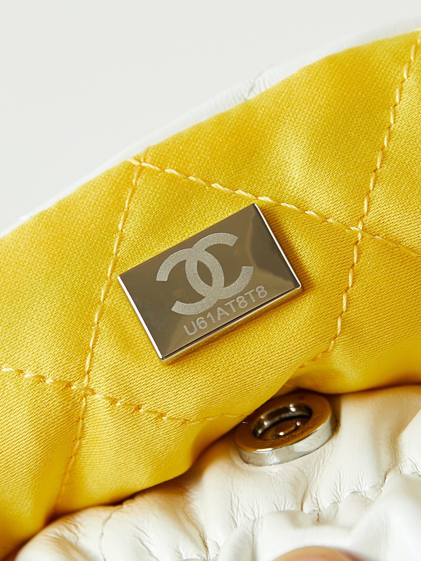 CHANEL 22 MINI HANDBAG AS3980 White & Light yellow