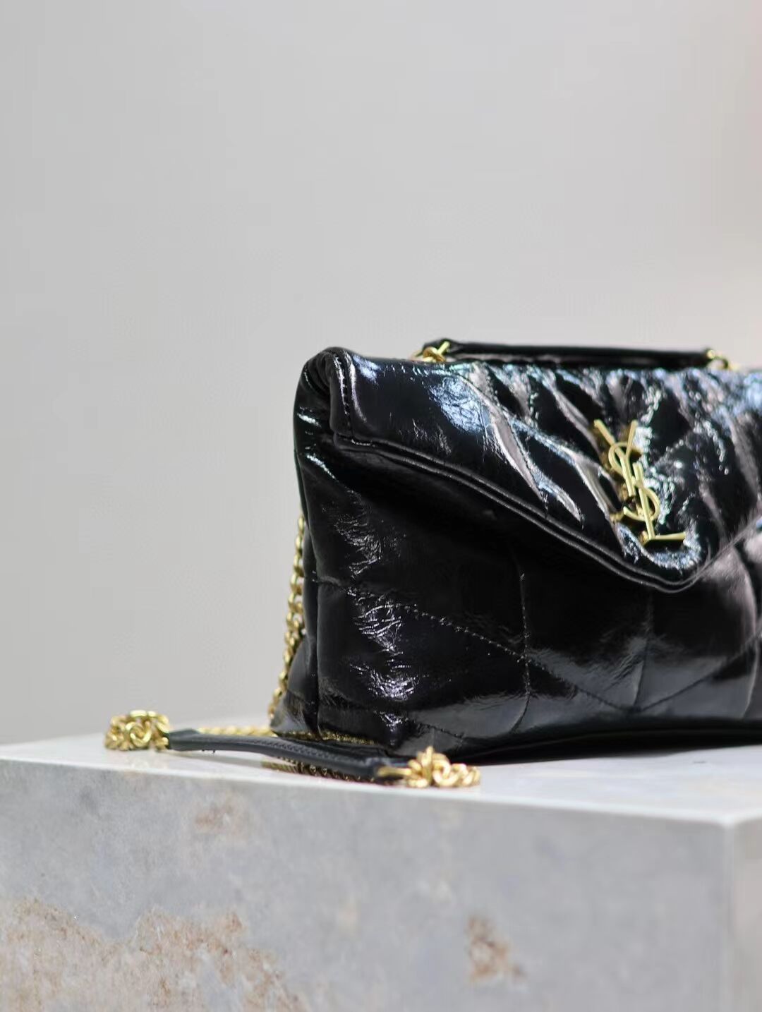 SAINT LAUREN PUFFER SMALL CHAIN BAG IN PATENT Y779223 BLACK