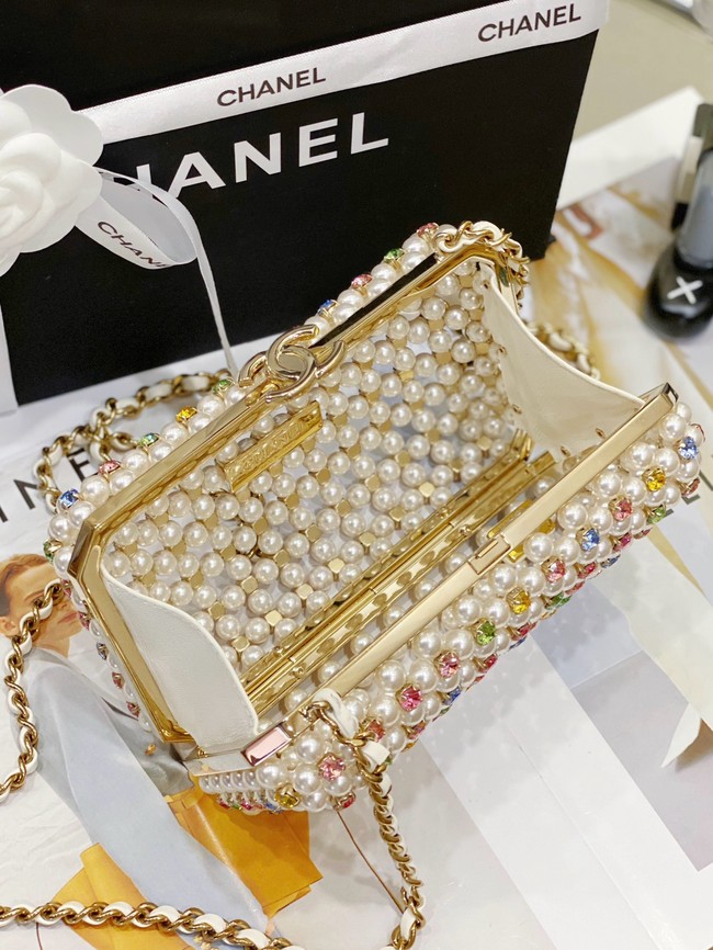 Chanel 24A CLUTCH WITH CHAIN AS3771 white