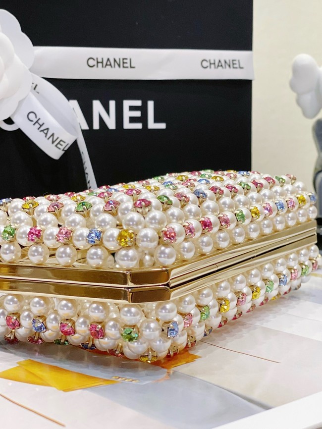 Chanel 24A CLUTCH WITH CHAIN AS3771 white