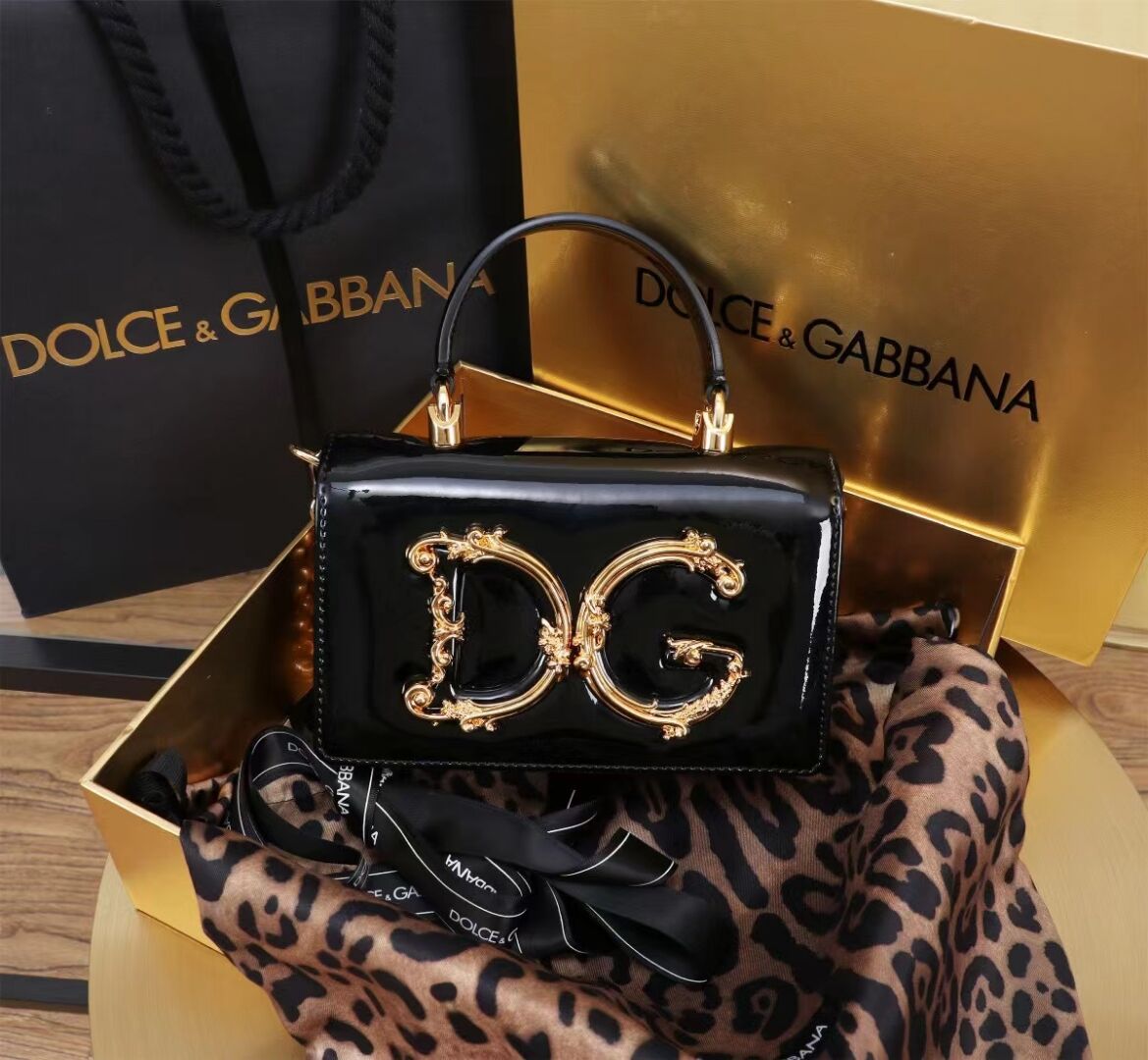 Dolce & Gabbana Patent leather Shoulder Bag G6504 black