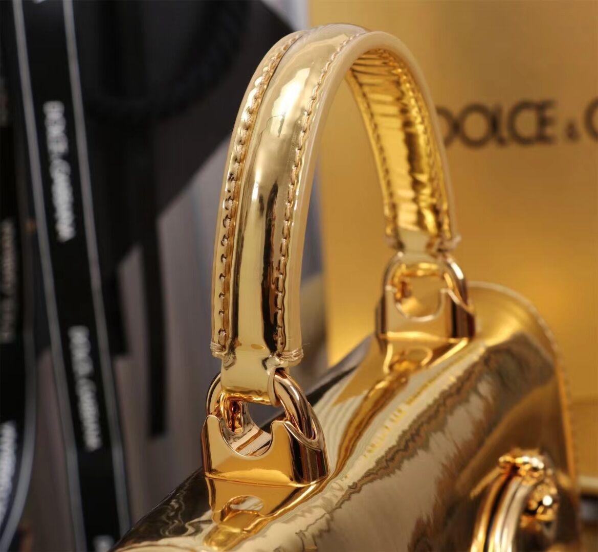 Dolce & Gabbana Patent leather Shoulder Bag G6504 gold