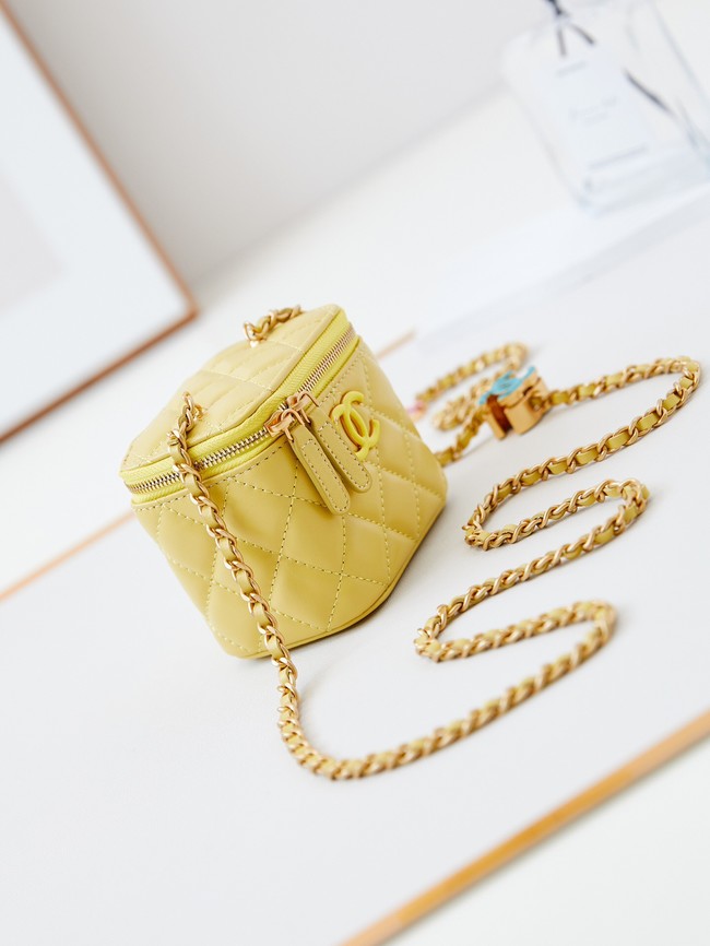 CHANEL CLUTCH WITH CHAIN AP3941 yellow